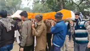 अग्निबिर जवान का पार्थिव शरीर पहुंचा गांव 