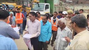 डीएम ने संभल नगर पालिका कार्यालय में मारा छापा,