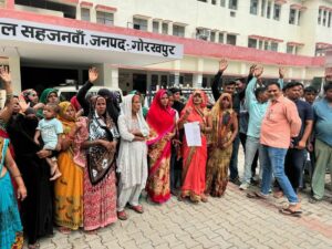 कोटेदार के खिलाफ प्रदर्शन, लिखित शिकायत दर्ज 