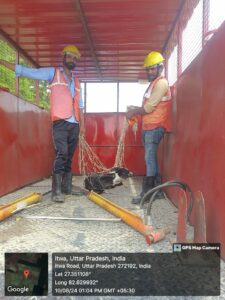 सिद्धार्थनगर इटवा अभियान चला कर नगर के आवारा कुत्तों को पकड़ा गया स्थानीय नगर पंचायत में आवारा अपेक्षाकृत ख़तरनाक कुत्तों को पकड़ने का अभियान चलाया गया। दो दिनों में कुल 14 आवारा कुत्तों को पकड़ा गया।जिलाधिकारी सिद्धार्थनगर के निर्देश पर नगर पंचायत में आवारा अपेक्षाकृत ख़तरनाक कुत्तों को पकड़ने का अभियान चलाया गया। इस अभियान में उप मुख्य पशु चिकित्साधिकारी व अधिशासी अधिकारी नगर पंचायत इटवा संदीप कुमार तथा लिपिक आकाश शर्मा, कंप्यूटर आपरेटर श्याम सुन्दर सहित नगर पंचायत इटवा की टीम मौजूद रही। अभियान 09 अगस्त 2024 को कुल 06 आवारा कुत्तों को पकड़ा गया तथा 10 अगस्त 2024 को कुल 08 कुत्तों को पकड़ा गया। दो दिनों के अभियान में कुल 14 आवारा कुत्तों को पकडा गया।,,,, सिद्धार्थ नगर से हमारे संवाददाता अबरार अली