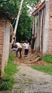 दबंगों ने किया सार्वजनिक रास्ते पर कब्जा 