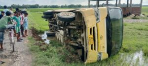 अलफारूक़ इंटर कॉलेज के बच्चों से भरी बस पलटी