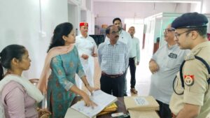 इस सीजन की वर्षा ने शहर की सूरत बिगाड़ दी,