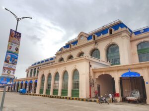 रायपुर में बुजुर्ग महिला से गैंगरेप का मामला सामने आया है।