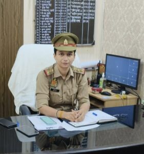 थाना परिसर में महिला इंस्पेक्टर से मारपीट मामला