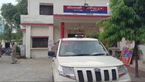 बरेली में फरीदपुर के इंस्पेक्टर ने 9 लाख की रिश्वत ली है।