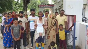 थानों में सुनवाई न होने पर पीड़ितों ने पुलिस अधीक्षक कार्यालय पर लगाई गुहार