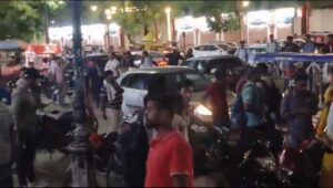 एक विदेशी महिला के साथ कई युवकों की युक्तियां ली गई हिरासत,