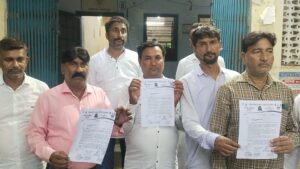 नही थम रहा हथगांव नगर पंचायत अध्यक्ष के खिलाफ सभासदों का विरोध प्रदर्शन