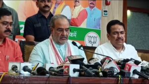 पीएम मोदी के जन्मदिन पर यूपी कार्ययालय मे बीजेपी की प्रेसवार्ता