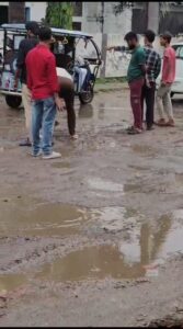 वीवीआईपी जिला रायबरेली बदहाल सड़के