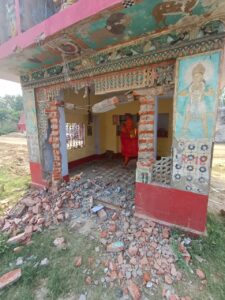 इस हनुमान मंदिर को कुछ अराजक तत्वों के द्वारा तोड़ देने का मामला सामने आया है,