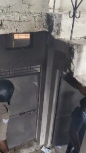 युवक ने खुद को कमरे में बंद कर लगाई आग।