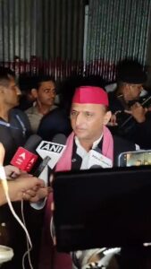 सपा अध्यक्ष अखिलेश यादव के आवास पर घेराबंदी