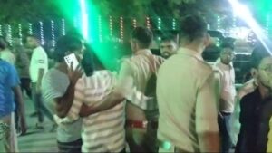 मेले में दो पक्षों में जमकर हुई मारपीट.