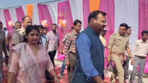 नगर पंचायत नौगवा पकड़िया में बनाई गई गौशाला का किया उद्घाटन।