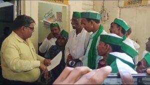 भारतीय किसान यूनियन अराजनीतिक द्वारा उप जिलाधिकारी को दिया गया ज्ञापन,