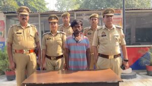 शाहजहांपुर पुलिस ने इनामी गैंगस्टर को गिरफ्तार किया है।