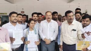 ग्राम विकास अधिकारी के पद पर चयनित हुए अभ्यर्थियों को वितरित किए गए नियुक्ति पत्र,