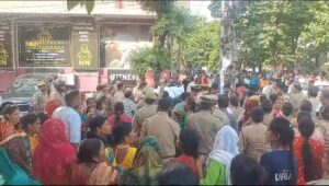 मोहित पांडे का शव विभूति खंड स्थित आवास पहुंचा