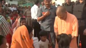 मुख्यमंत्री ने दीपावली के पर्व पर अयोध्या वासियों को दी बधाई।