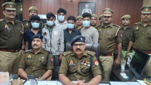 ठाकुर गंज पुलिस टीम ने 5 मोटरसाइकिल चोरों को 10 दो पहिया वाहन के साथ किया गिरफ्तार ।