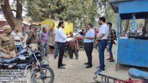 प्राथमिक विद्यालय मधवामई एवं ऑगनबाड़ी केन्द्र का डीएम ने किया निरीक्षण