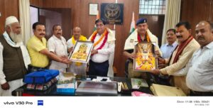 व्यापार मंडल ने अधिकारियों को किया सम्मानित!