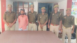 पत्नी की धारदार हथियार से हत्या करने वाले पति को किया गिरफतार।