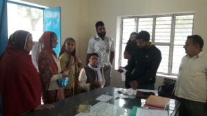 जलदाय विभाग के आफिस जाकर पेयजल की मांग 