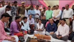 डुमरियागंज स्थित प्राथमिक स्वास्थ्य केन्द्र के नए भवन निर्माण को लेकर भूमि पूजन किया गया।