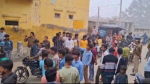 कॉलेज में तिलक लगाकर और कलावा बांधकर छात्रों के आने पर रोक,