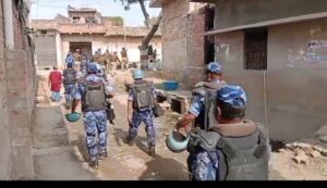 पुलिस व पैरा मिलिट्री फोर्स ने फ्लैग मार्च कर सुरक्षा व्यवस्था का दिया भरोसा