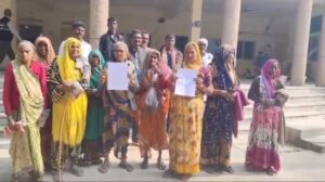 कोटेदार गरीबों के हक पर डाल रहा है डांका अंगूठा स्कैन के बाद भी नहीं दिया राशन।