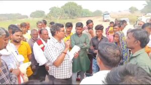 एसडीएम के आश्वासन के बाद किसानों ने खोला जाम