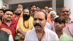 आधा दर्जन से अधिक हिंदूवादी संगठनों ने खोला मोर्चा।