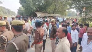 डीसीएम और सीएनजी ऑटो की हुई टक्कर 10 की मौत और पांच घायल