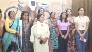 देहरी पर दवाई की सच्चाई खबर लहरिया द्वारा स्वास्थ्य और टेक्नोलॉजी पर राउंड टेबल चर्चा पर प्रेस वार्ता ।