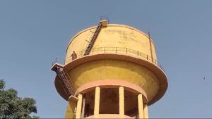 युवक का टंकी पर चढ़ने का मामला,