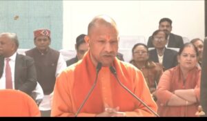 सीएम योगी आदित्यनाथ हजरतगंज स्थित पटेल पार्क पहुंचे