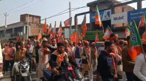 नगर पंचायत उपचुनाव में भाजपा प्रत्याशी ने रोड शो करके दिखाई अपनी ताकत
