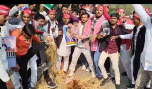 गृहमंत्री का फूंका पुतला और की जमकर नारेबाजी