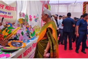 यूपी की राज्यपाल आनंदीबेन पटेल का दौरा