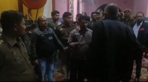 CBI ने यूपी के जिला चंदौली से रेलवे के 9 अफसर और 17 लोको पायलट गिरफ्तार किए।