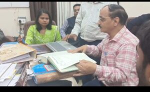 मुख्य चिकित्सा अधिकारी के कार्यालय पहुंची जिला पंचायत अध्यक्ष