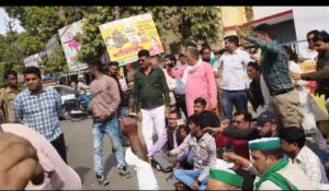 पत्रकार राघवेंद्र बाजपेई के हत्यारों के खुलासे की जल्द से जल्द मांग की