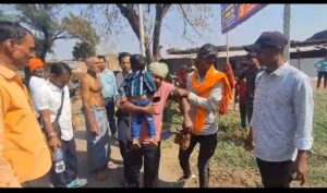 तेज रफ्तार पिकअप ने ई रिक्शा को मारा टक्कर दो मासूम सहित चार लोग हुए घायल,