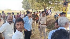 महिला का शव फांसी के फंदे से लटकता मिलने से मचा हड़कंप।