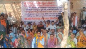 अन्ना जानवरों बिजली की समस्या से जूझ रहे किसानों ने शुरू कर दिया भूख हड़ताल