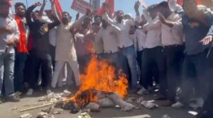 आगरा में अखिल विद्यार्थी परिषद का जोरदार प्रदर्शन, 